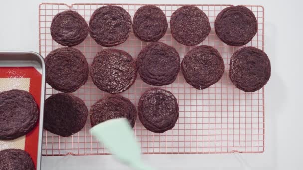 Pas Pas Pose Plate Refroidissement Des Biscuits Chocolat Fraîchement Cuits — Video