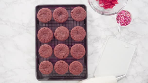 Cupcakes Velours Rouge Avec Glaçage Fromage Crème Décore Avec Des — Video