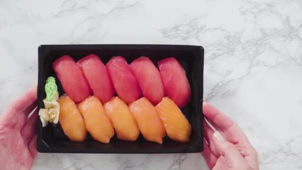 Zapakowane Sushi Plastikową Tacę — Wideo stockowe