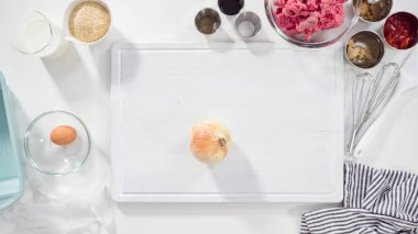 Düz yatıyordu. Adım adım. Bardak karıştırma kabında klasik sığır etli rulo köfte tarifi karışımı..