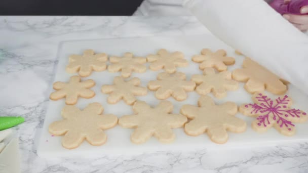Cookies Sucre Forme Flocon Neige Avec Glaçage Rose — Video