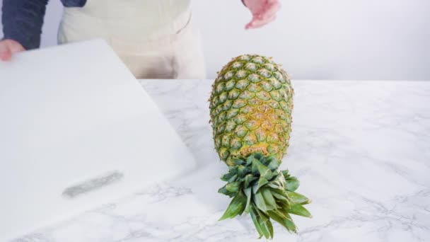 Nettoyer Couper Ananas Petits Morceaux — Video