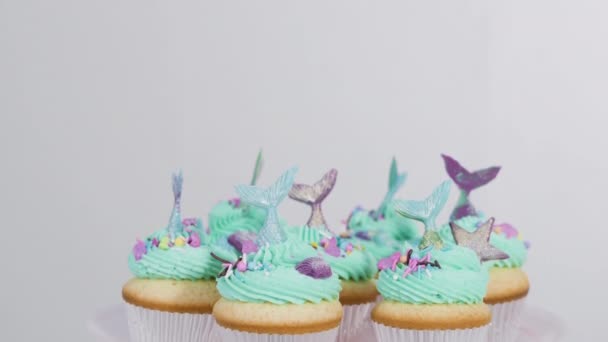 Stap Voor Stap Het Regelen Van Zeemeermin Vanille Cupcakes Met — Stockvideo