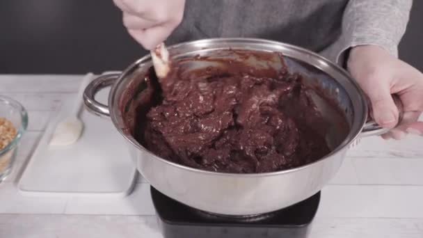 Mengen Van Ingrediënten Kookpot Eenvoudige Chocolade Fudge Maken — Stockvideo