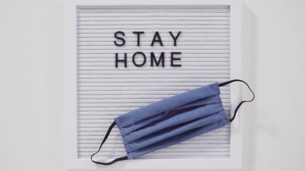 Znak Stay Home Covid Tablicy Domową Maską Twarzy — Wideo stockowe