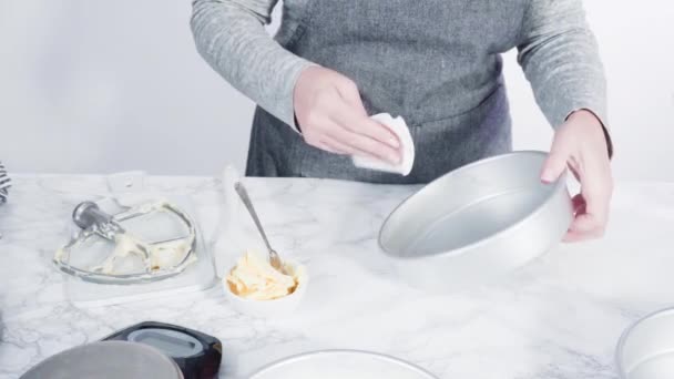 Krok Kroku Smarowanie Patelni Masłem Pieczenia Ciasta Funfetti — Wideo stockowe
