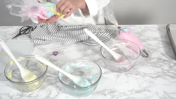 Membuat Kue Unicorn Meringue Dapur — Stok Video