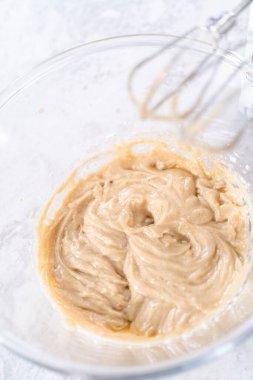 Tek boynuzlu at gökkuşağı çikolatalı keklerin karışımı..