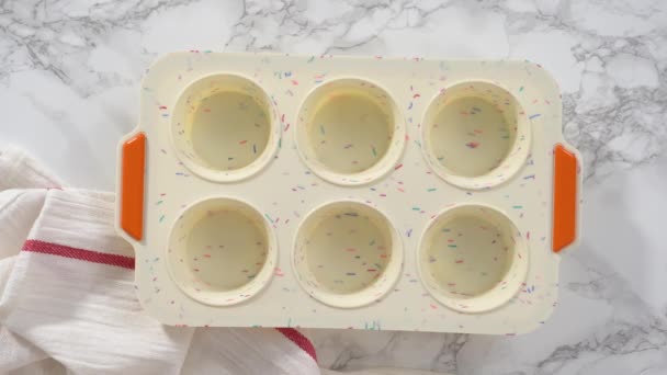 Fare Muffin Uova Pancetta Formaggio — Video Stock