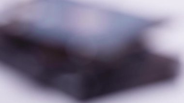 Denver, Colorado, ABD-7 Haziran 2019 - Masadaki iç ve dış sağlam sabit diskler.