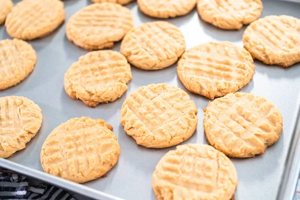 Biscoitos Manteiga Amendoim Recém Assados Uma Assadeira — Fotografia de Stock