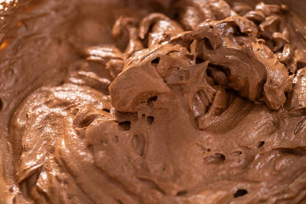 Zweep Chocolade Ganache Met Een Elektrische Keukenmixer — Stockfoto