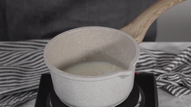 Adım Adım Yapımı Ekmek Pişirmek Için Küçük Bir Tencerede Tangzhong — Stok video