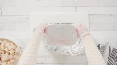 Çubuk çikolatalı şeker yapmak için pişirme kabı..