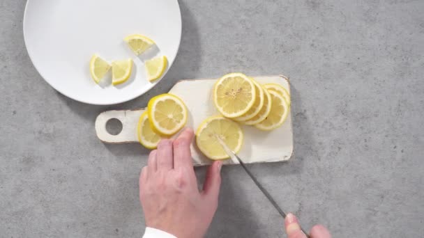 Kek Için Limonu Dilimliyorum — Stok video
