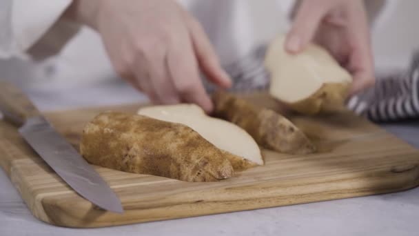 Виготовлення Запечених Картопляних Клинів Спеціями Кухні — стокове відео