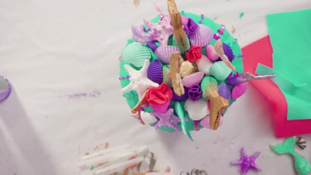 Little Girl Decorating Her Halloween Pumpkin Glitter — Stock Video