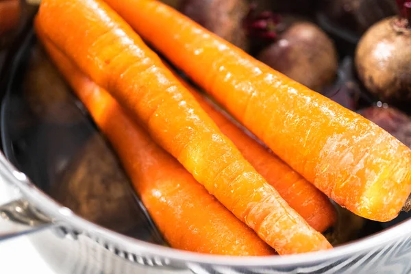 Groenten Koken Een Grote Kookpot Een Vinaigrette Salade Maken — Stockfoto