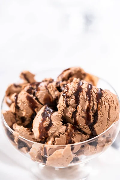 Serving Homemade Chocolate Chip Ice Cream Drizzled Chocolate Glass Bowl — Stock Photo, Image