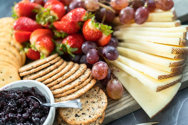 Gourmet Cheese Crackers Fruit Wood Cutting Board Served Appetizer — Stock Photo, Image