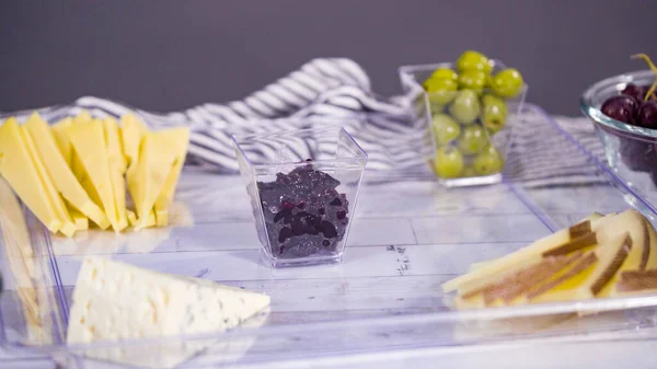 Passo Passo Organizar Prato Queijo Com Frutas Frescas Queijo Gourmet — Fotografia de Stock