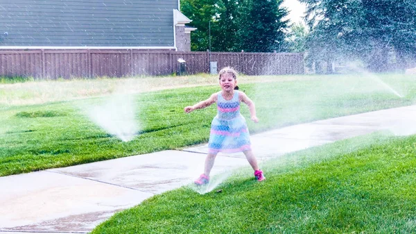 Little Girl Playing Sprinkles Hot Summer Day — Stock Photo, Image