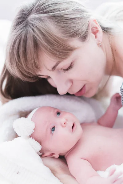 Portrait Style Vie Une Jeune Mère Fille Trois Semaines — Photo