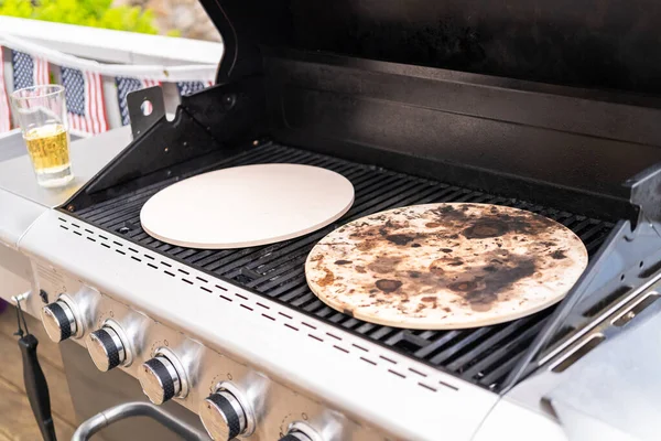 Pré Aquecimento Pedras Pizza Uma Churrasqueira Gás Livre — Fotografia de Stock