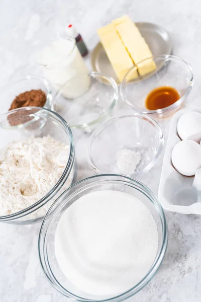 Ingredients Glass Mixing Bowls Prepare Red Velvet Bundt Cake — Stock Photo, Image