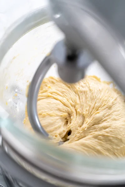 Mescolare Gli Ingredienti Nel Mixer Della Cucina Cuocere Panini Brioche — Foto Stock