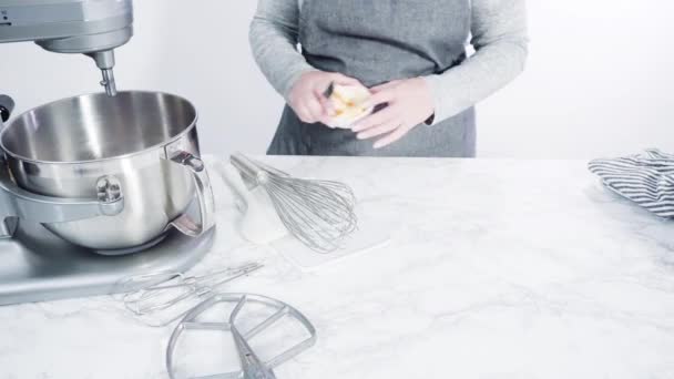 Passo Passo Mistura Ingredientes Misturador Cozinha Para Assar Bolo Funfetti — Vídeo de Stock