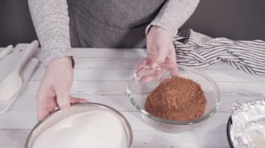 Adım adım. Basit çikolata şekerlemesi yapmak için gerekli malzemeler.