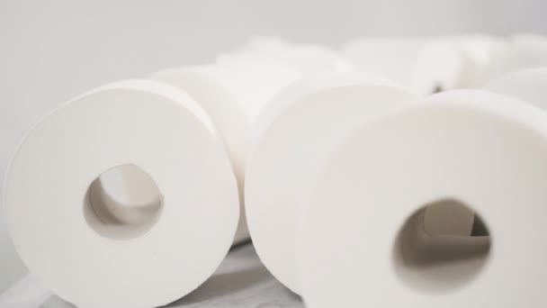 Nouveaux Rouleaux Papier Toilette Blanc Sur Fond Gris — Video