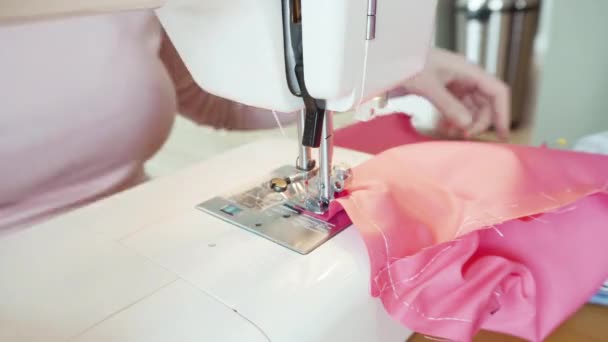 Couture Masque Coton Avec Une Machine Coudre Pour Épidémie Coronavirus — Video
