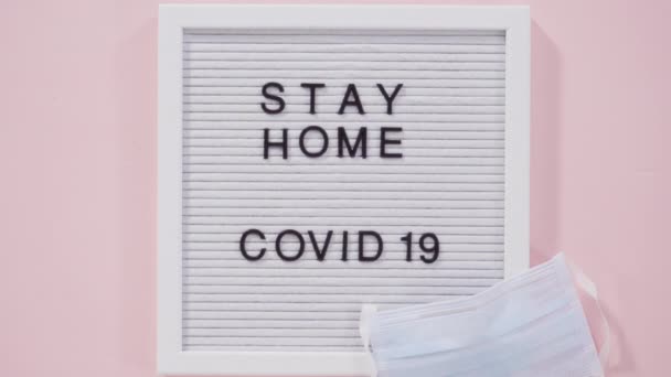 Znak Stay Home Covid Tablicy Domową Maską Twarzy — Wideo stockowe