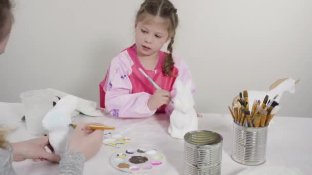 Niña Que Trabaja Proyecto Arte Para Aprendizaje Distancia Casa Durante — Vídeo de stock