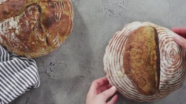 Vers Gebakken Zuurdesem Frans Brood Woonkeuken — Stockvideo