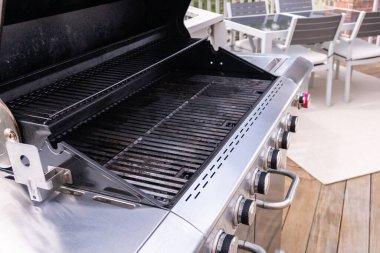 Temiz altı ocaklı ızgara yaz ızgarasına hazır..