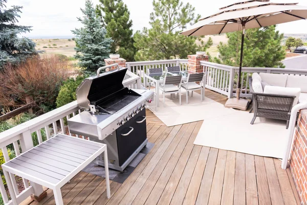 Barbecue Gaz Extérieur Six Feux Sur Patio Arrière Une Maison — Photo