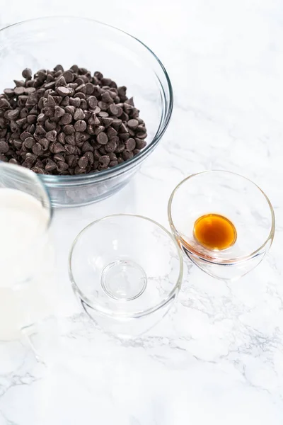 Ingredientes Medidos Cuencos Vidrio Para Preparar Cupcake Chocolate — Foto de Stock