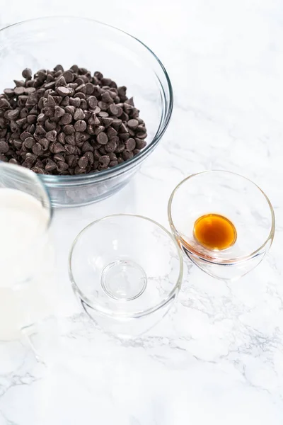 Measured Ingredients Glass Mixing Bowls Prepare Chocolate Cupcake — Stock Photo, Image