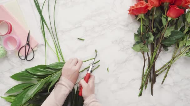 Florist Wrapping Red Roses Beautiful Bouquet — Stock Video