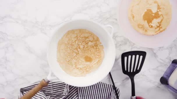 Faire Des Crêpes Banane Noix Coco — Video