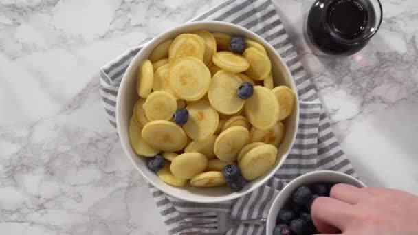 Preparando Mini Panqueca Cereal Passo Passo — Vídeo de Stock