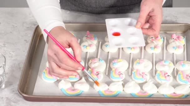 Preparación Gourmet Unicornio Tema Merengue Pops — Vídeos de Stock