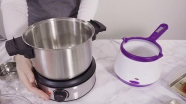 Çikolataya batırılmış organik çilekler. 