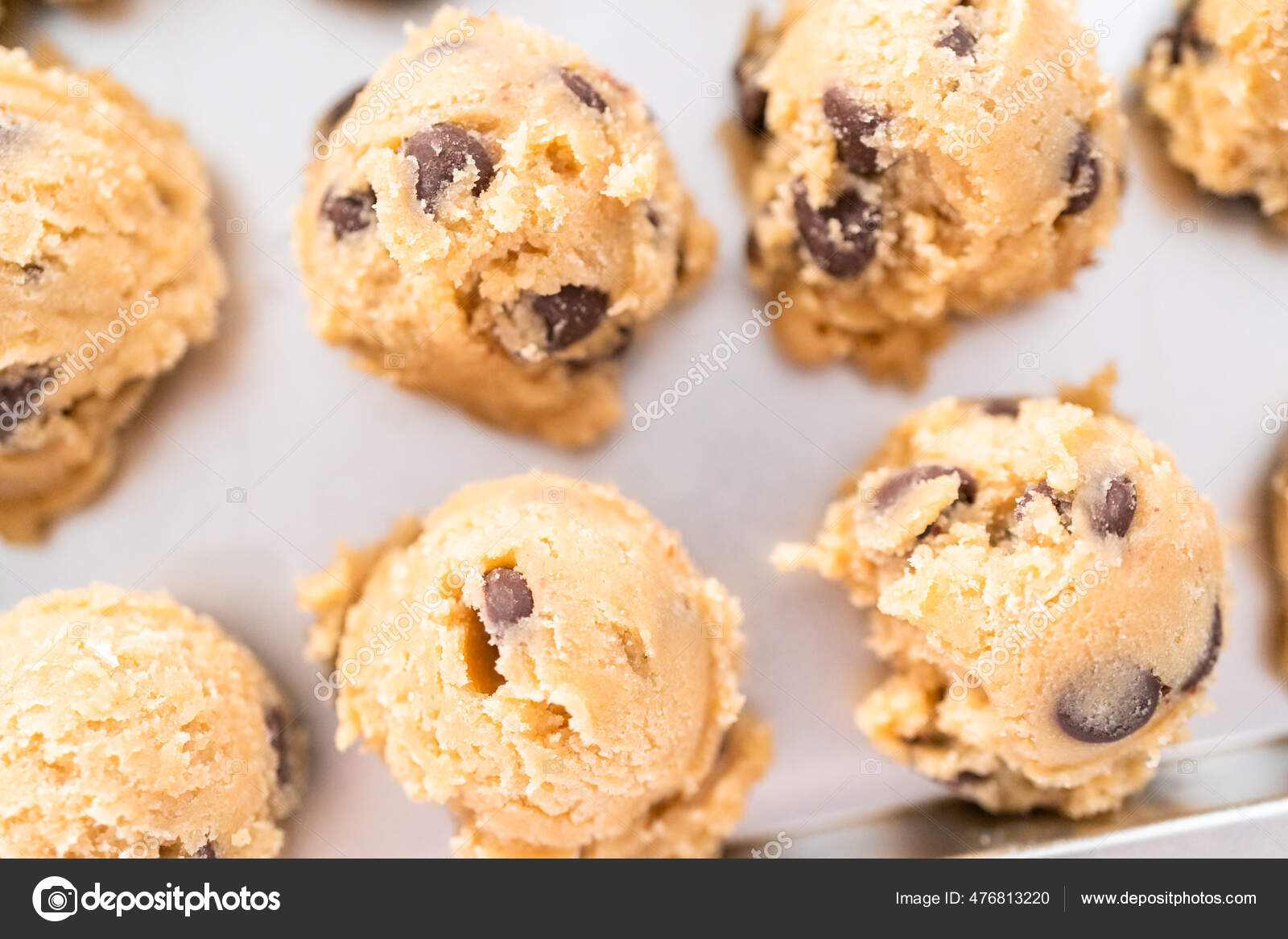 chocolate chip cookie dough scoops on baking sheet - Stock Illustration  [106130583] - PIXTA