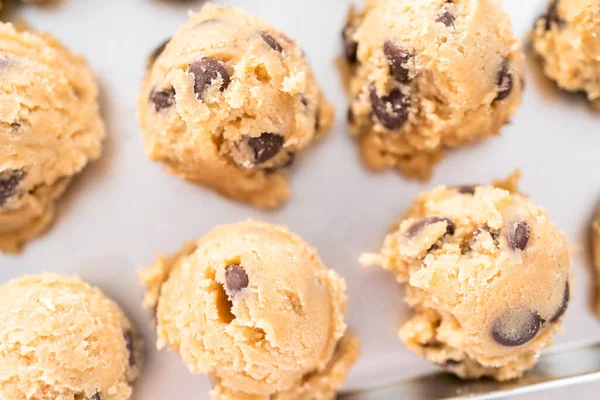 Pasta Biscotti Fatta Casa Con Gocce Cioccolato Una Teglia — Foto Stock