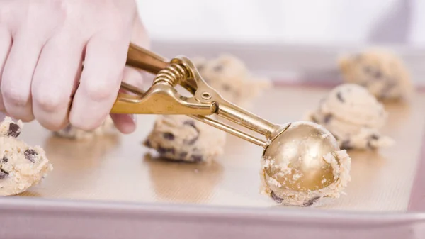 Step Step Scooping Homemade Chocolate Chip Cookies Metal Dough Scoop — Stock Photo, Image