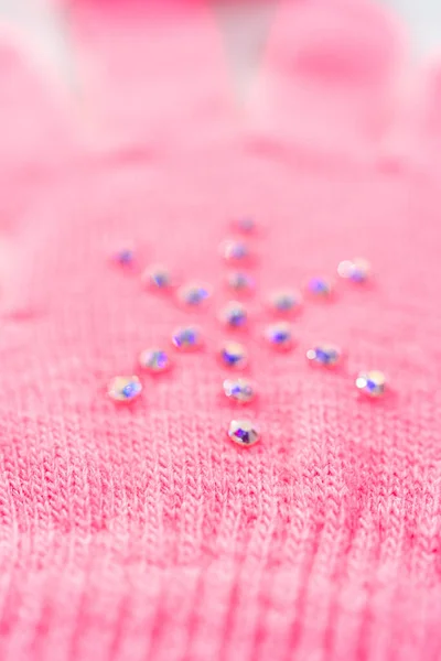 Strass Rosa Kinderhandschuhe Mit Schneeflockenformen — Stockfoto